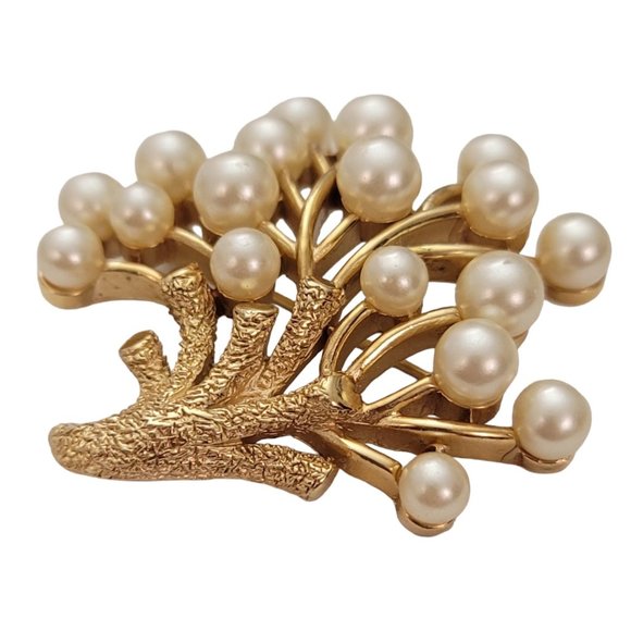 Trifari Crown Over T Gold Tone Faux Pearl Coral Branch Brooch, Signed E472 - Picture 4 of 8